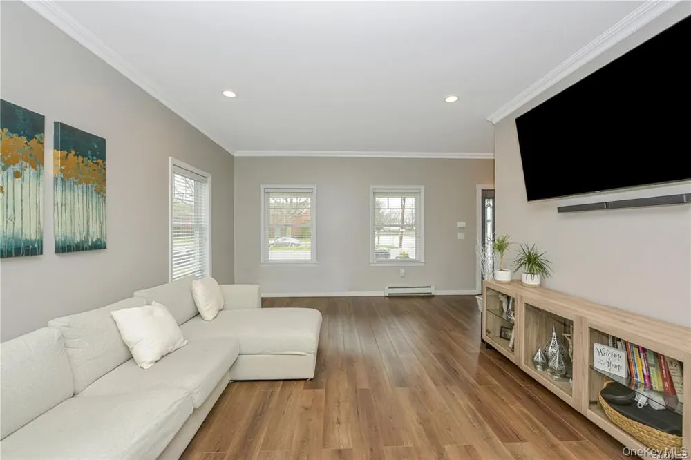 1246 Oakfield Avenue Wantagh, NY 11793