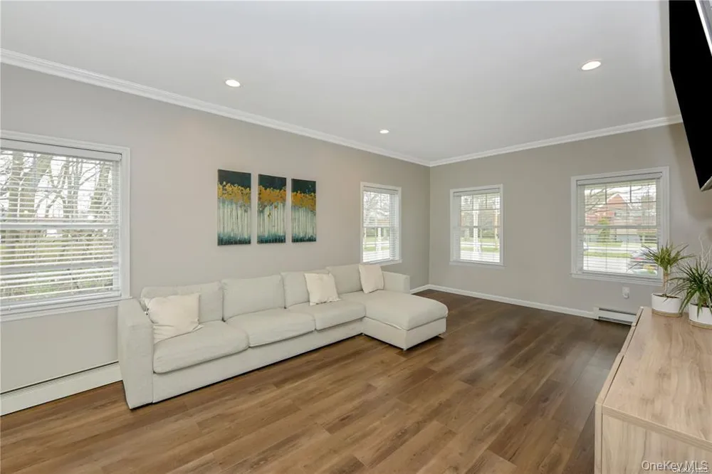 1246 Oakfield Avenue Wantagh, NY 11793