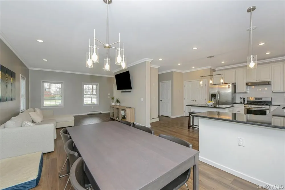 1246 Oakfield Avenue Wantagh, NY 11793