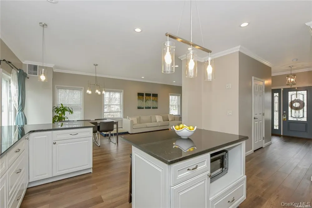 1246 Oakfield Avenue Wantagh, NY 11793
