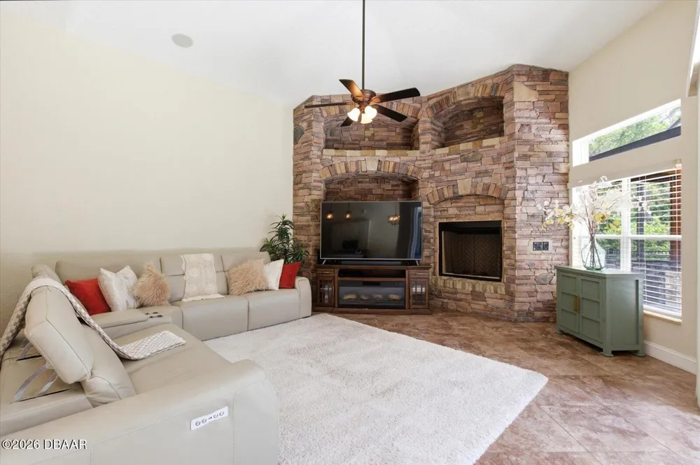 14106 Oakwood Cove Lane Orlando, FL 32832