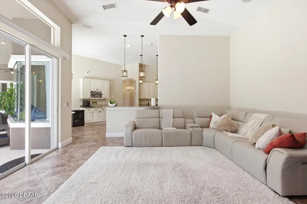 14106 Oakwood Cove Lane Orlando, FL 32832