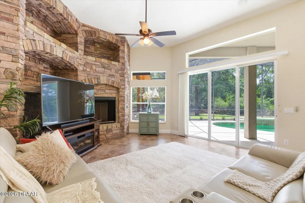14106 Oakwood Cove Lane Orlando, FL 32832