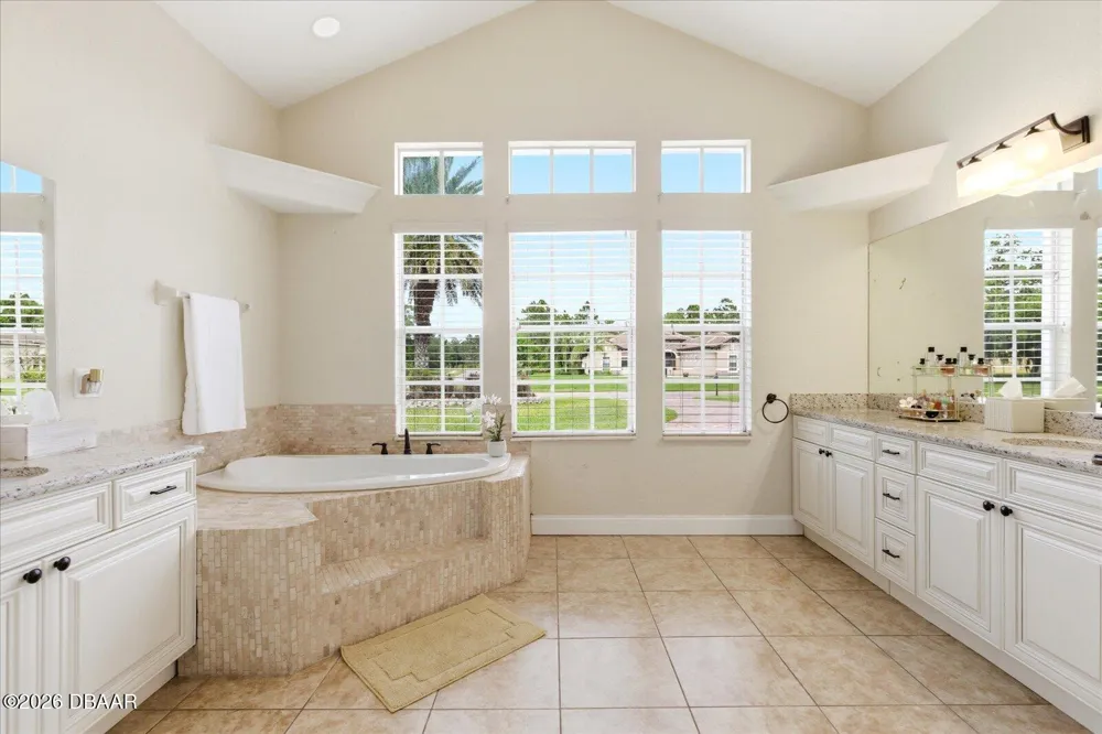 14106 Oakwood Cove Lane Orlando, FL 32832