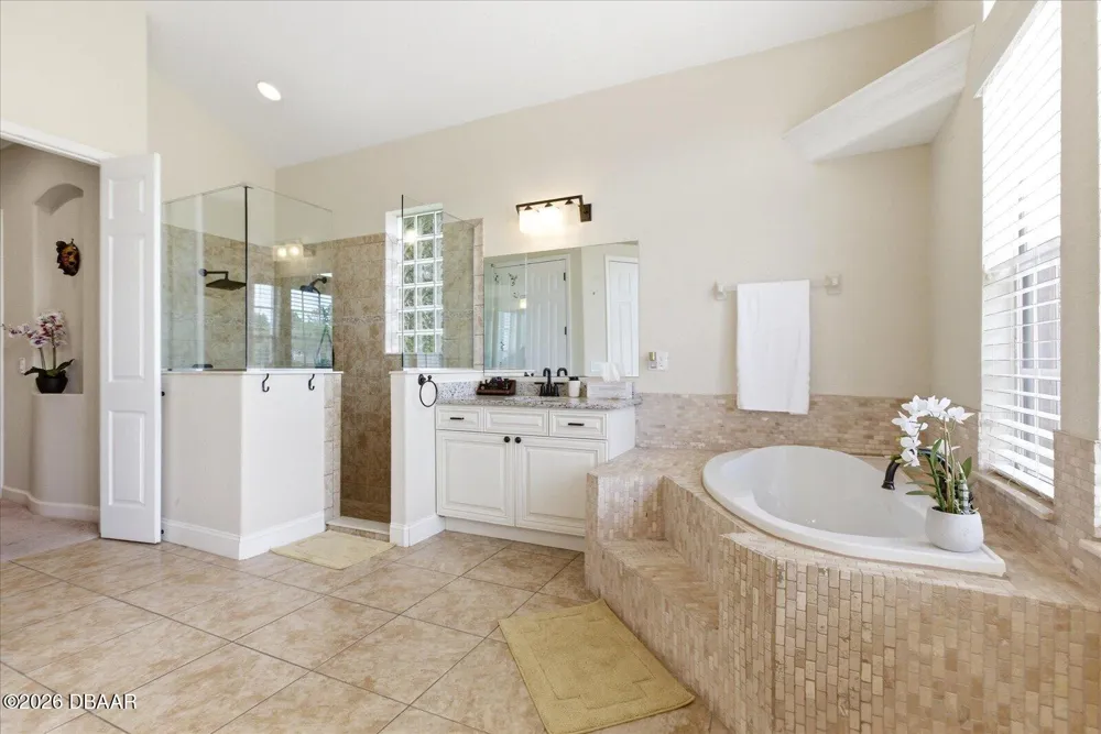14106 Oakwood Cove Lane Orlando, FL 32832