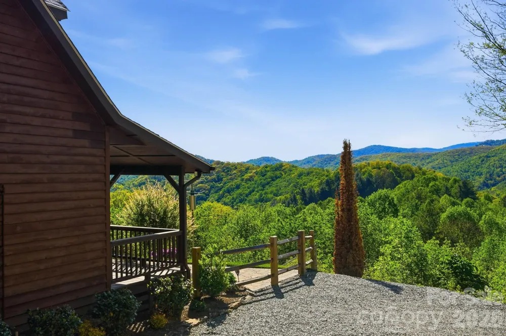394 Hummingbird Lane Elk Park, NC 28622