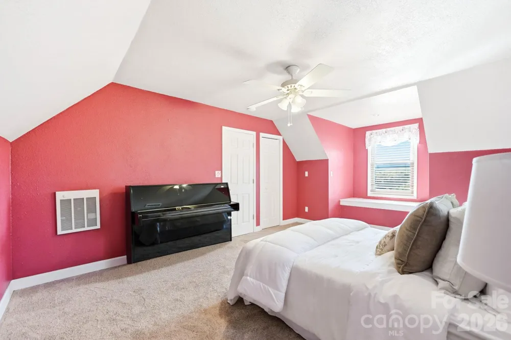394 Hummingbird Lane Elk Park, NC 28622
