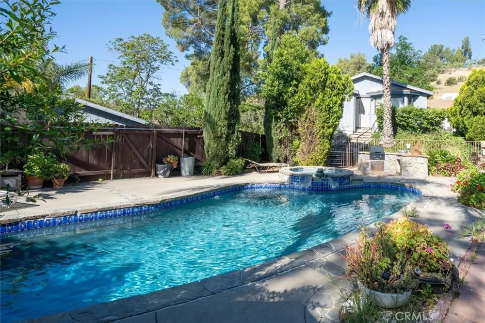 28717 Bouquet Canyon Saugus, CA 91390