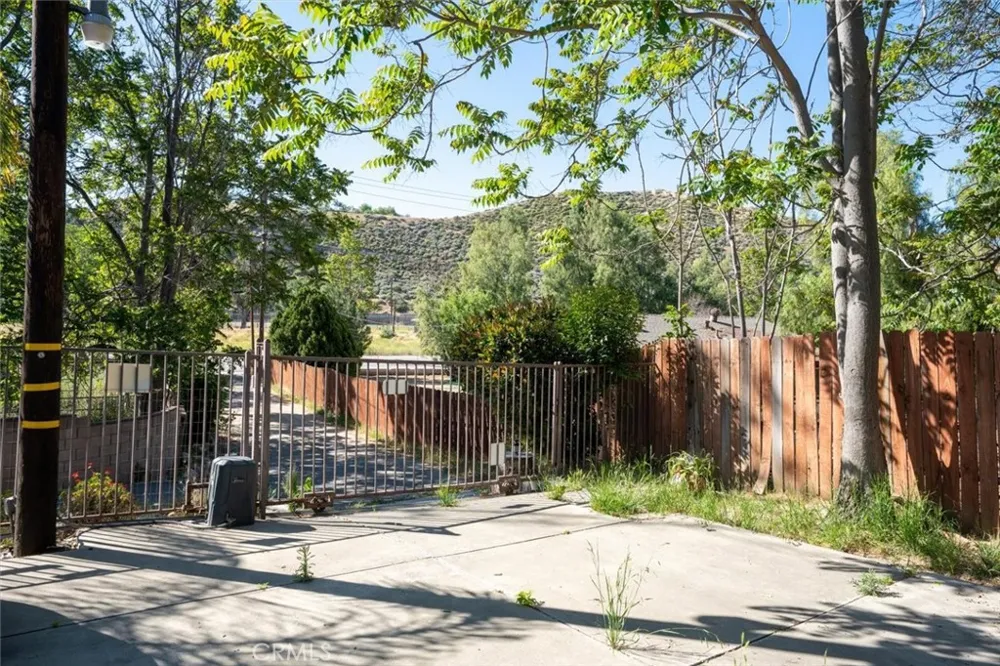 28717 Bouquet Canyon Saugus, CA 91390