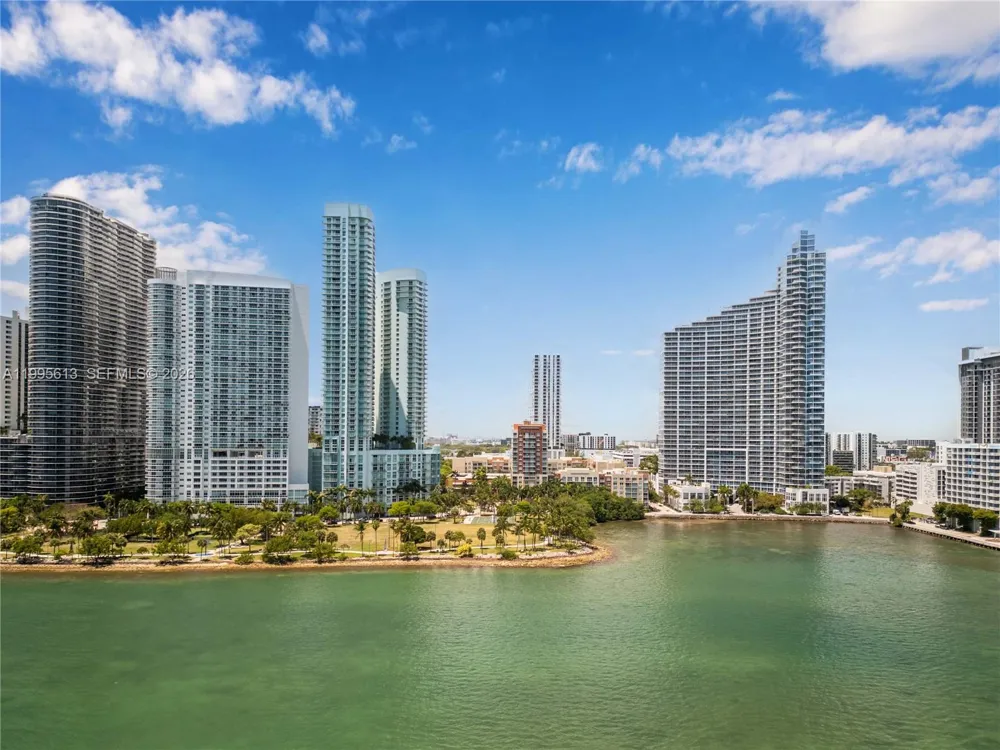 2000 Bayshore Dr #702 Miami, FL 33137