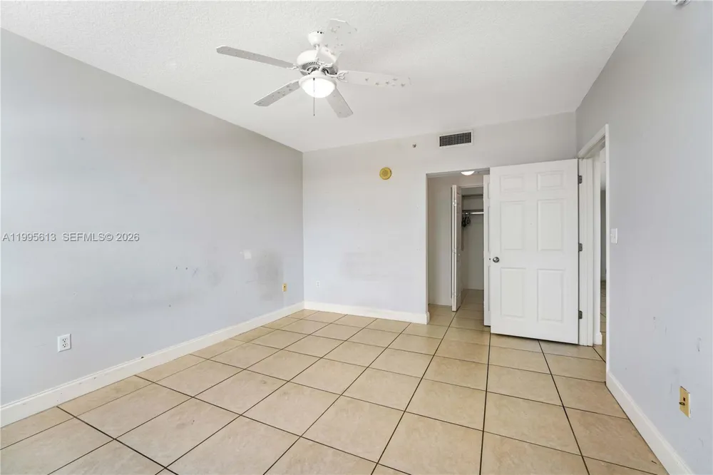 2000 Bayshore Dr #702 Miami, FL 33137