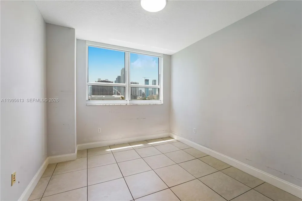 2000 Bayshore Dr #702 Miami, FL 33137