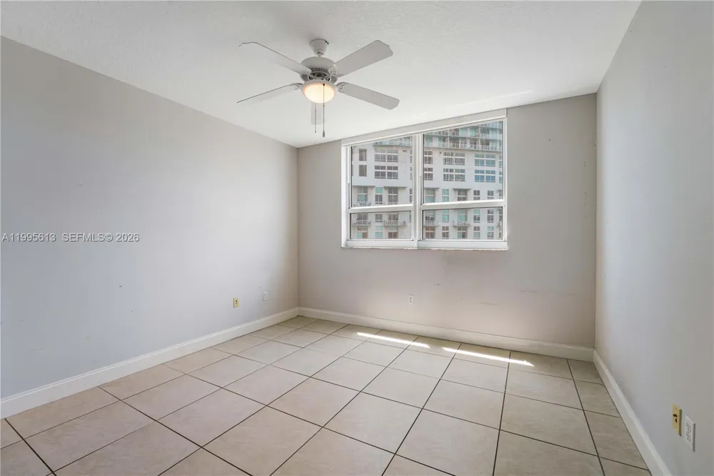 2000 Bayshore Dr #702 Miami, FL 33137