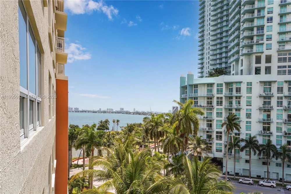 2000 Bayshore Dr #702 Miami, FL 33137