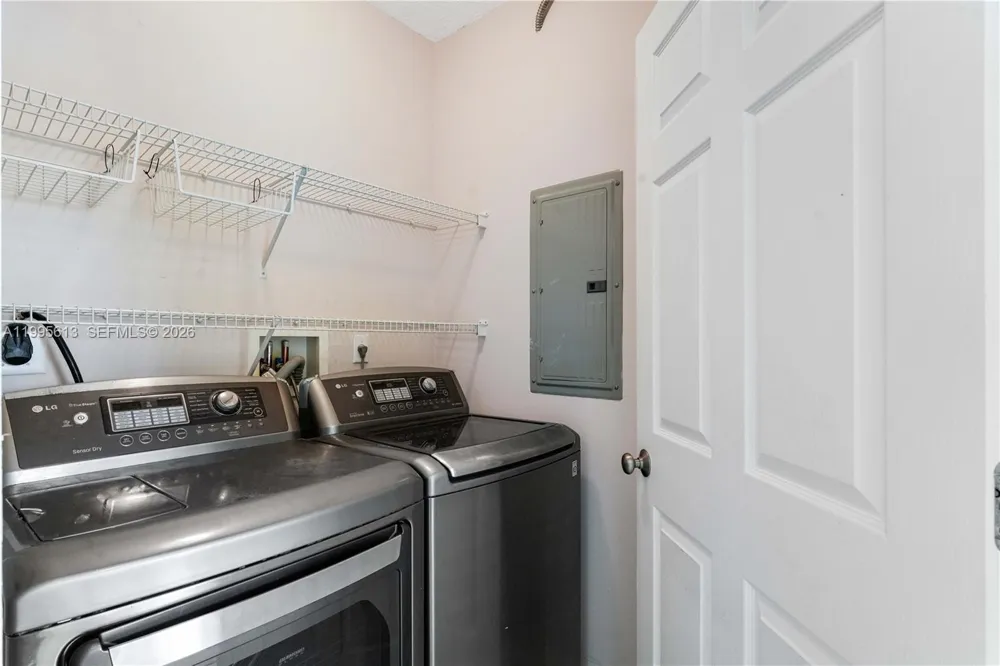 2000 Bayshore Dr #702 Miami, FL 33137