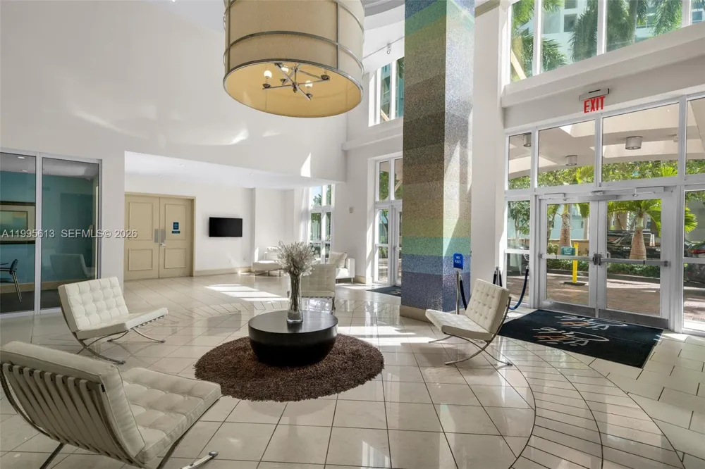 2000 Bayshore Dr #702 Miami, FL 33137