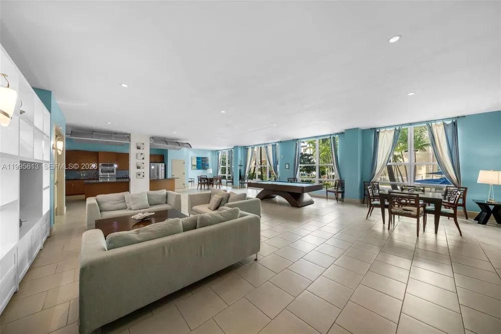 2000 Bayshore Dr #702 Miami, FL 33137