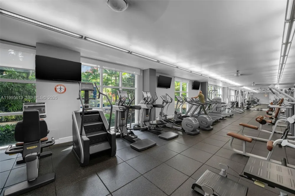2000 Bayshore Dr #702 Miami, FL 33137
