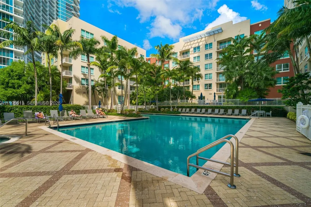 2000 Bayshore Dr #702 Miami, FL 33137