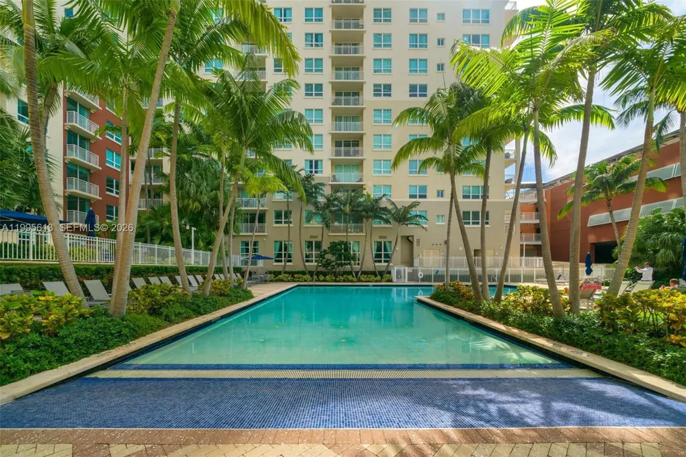 2000 Bayshore Dr #702 Miami, FL 33137