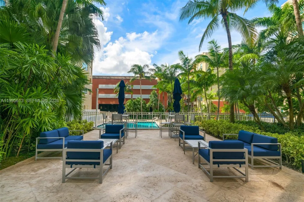 2000 Bayshore Dr #702 Miami, FL 33137