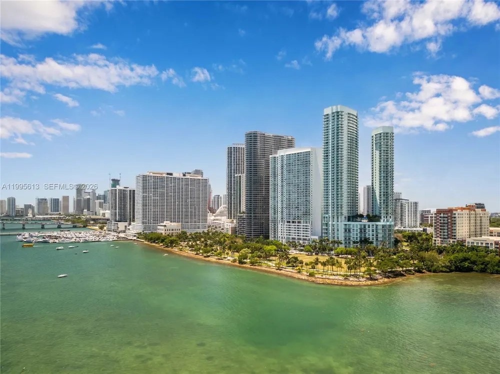 2000 Bayshore Dr #702 Miami, FL 33137