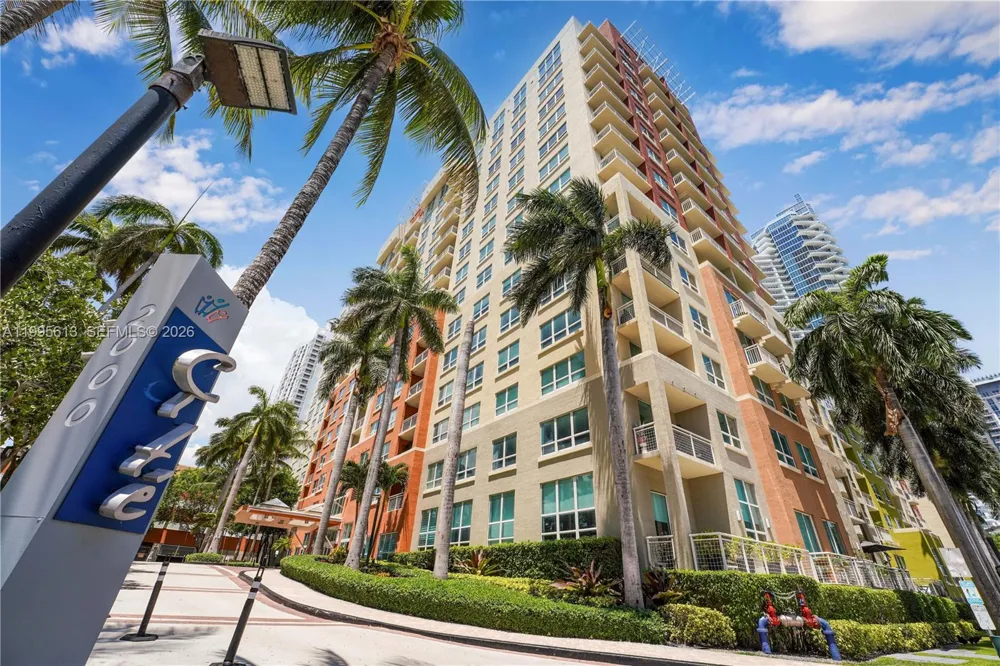 2000 Bayshore Dr #702 Miami, FL 33137
