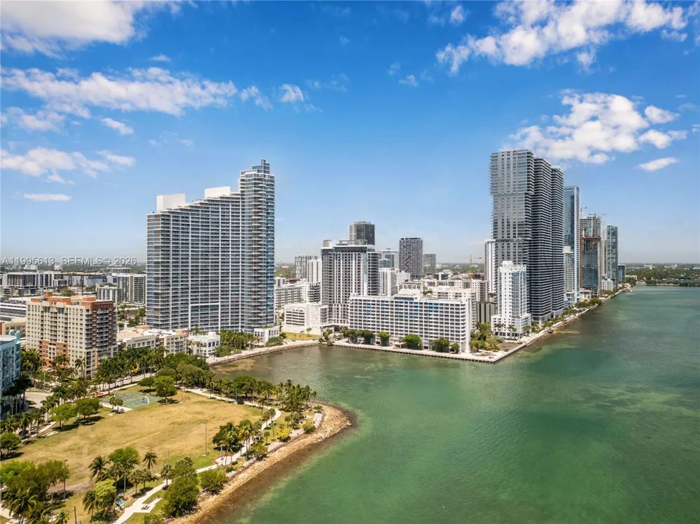 2000 Bayshore Dr #702 Miami, FL 33137