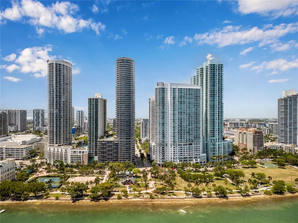 2000 Bayshore Dr #702 Miami, FL 33137