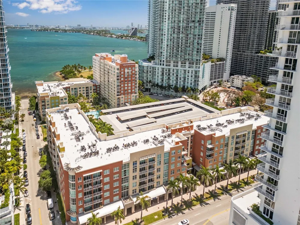 2000 Bayshore Dr #702 Miami, FL 33137