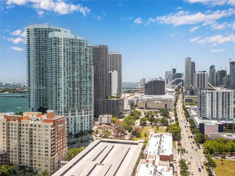2000 Bayshore Dr #702 Miami, FL 33137