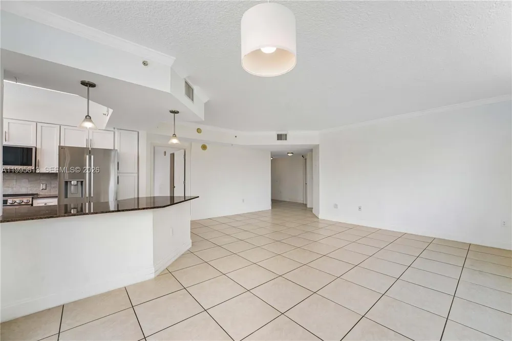 2000 Bayshore Dr #702 Miami, FL 33137