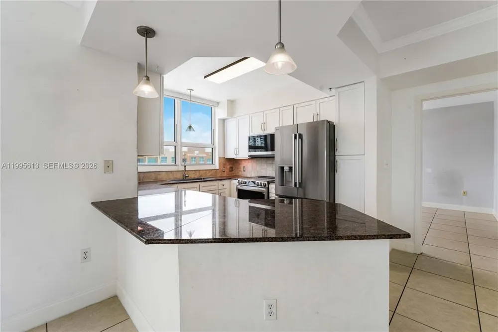 2000 Bayshore Dr #702 Miami, FL 33137