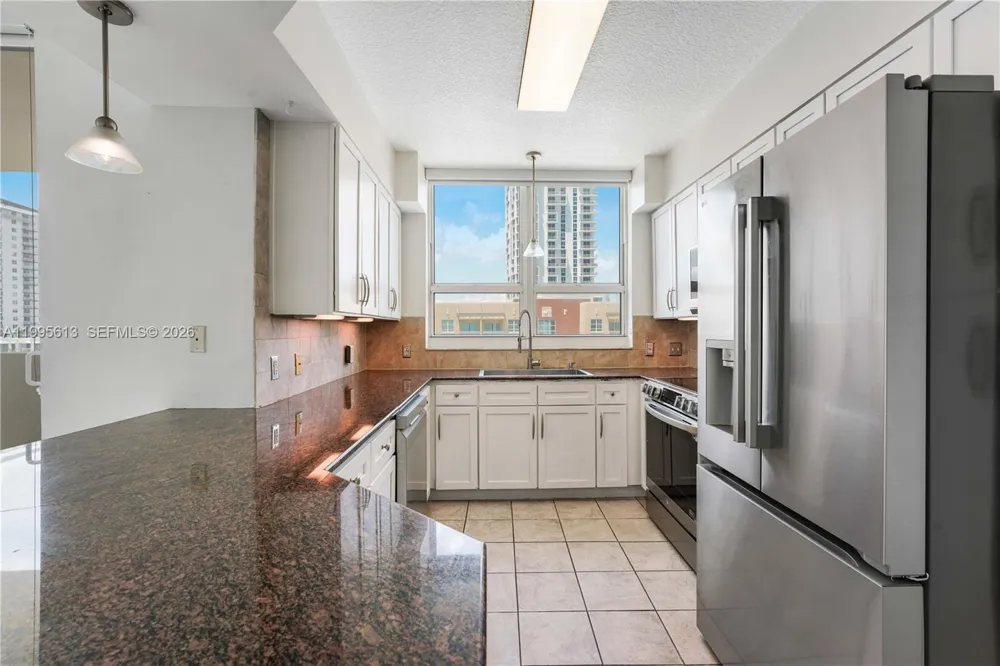 2000 Bayshore Dr #702 Miami, FL 33137
