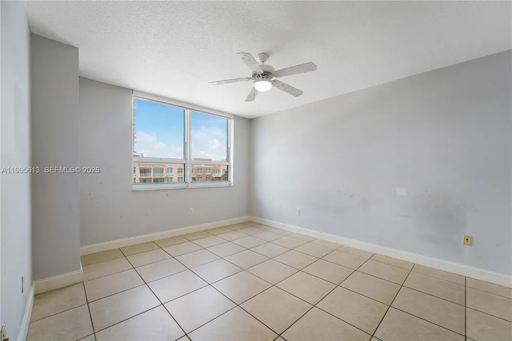 2000 Bayshore Dr #702 Miami, FL 33137
