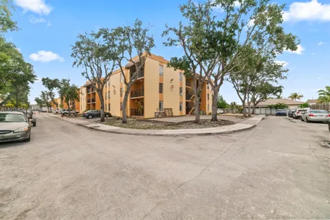 525 W 69th St #306