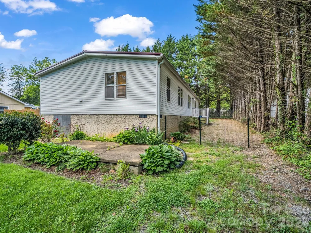 213 Old State Ten Road Black Mountain, NC 28711