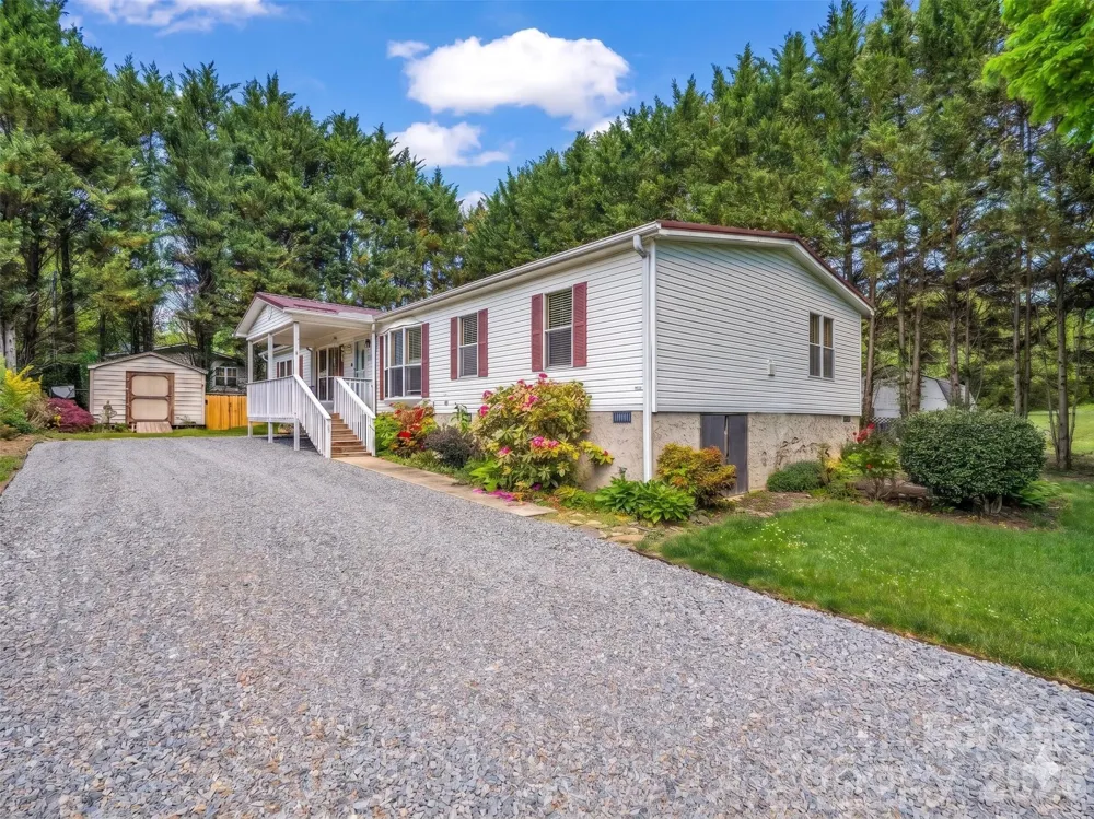 213 Old State Ten Road Black Mountain, NC 28711
