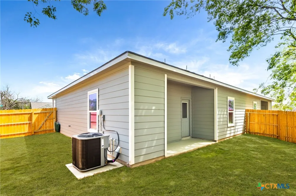 404 Trefger Street Seguin, TX 78155