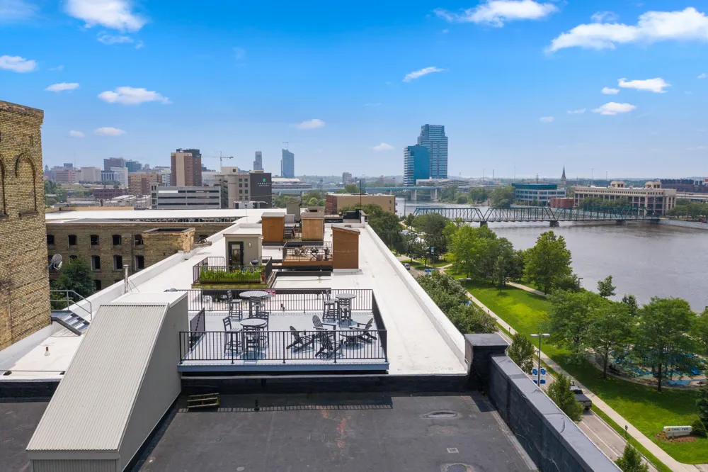 940 Monroe Avenue NW #552 Grand Rapids, MI 49503