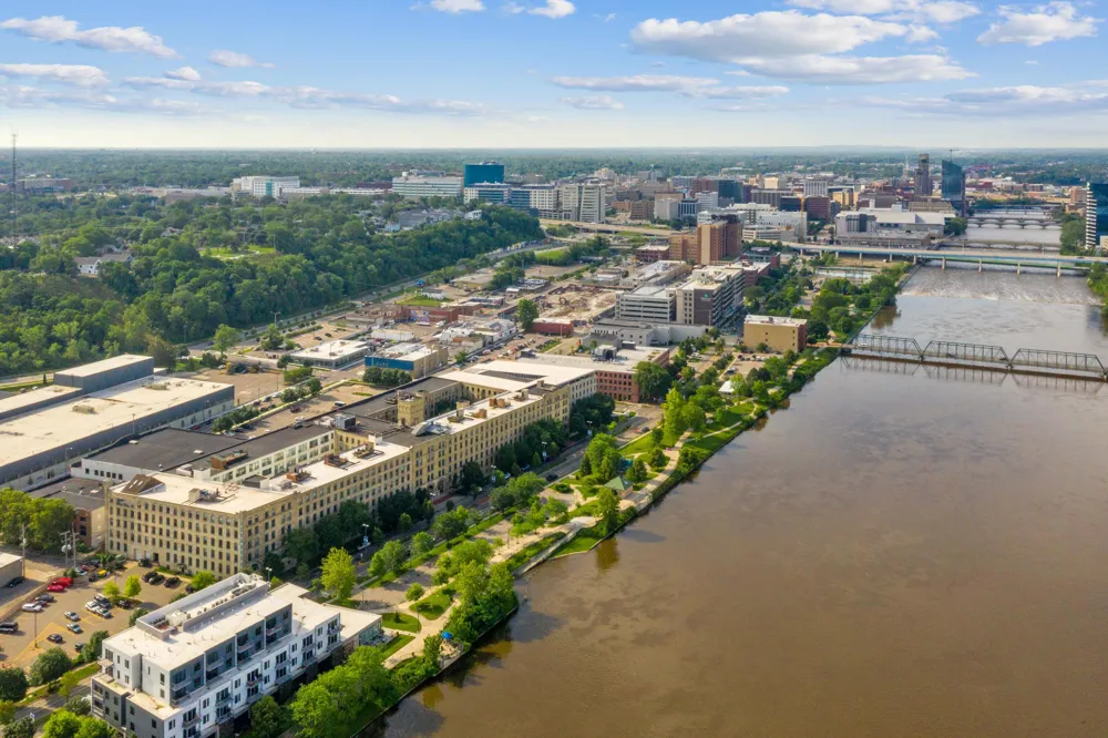 940 Monroe Avenue NW #552 Grand Rapids, MI 49503