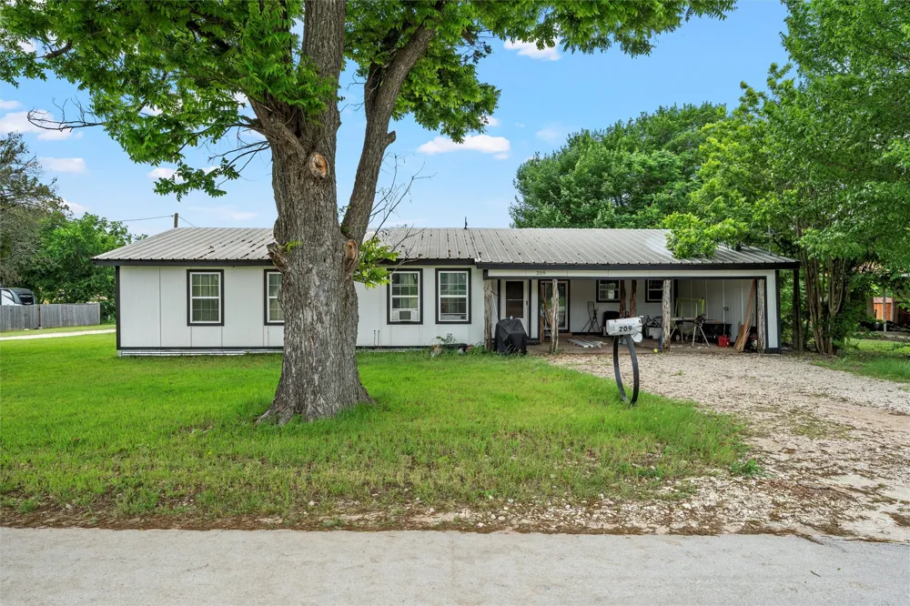 209 Goddard Street Mart, TX 76664