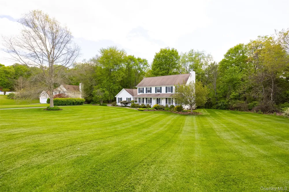 76 Rockledge Drive Pleasant Valley, NY 12569