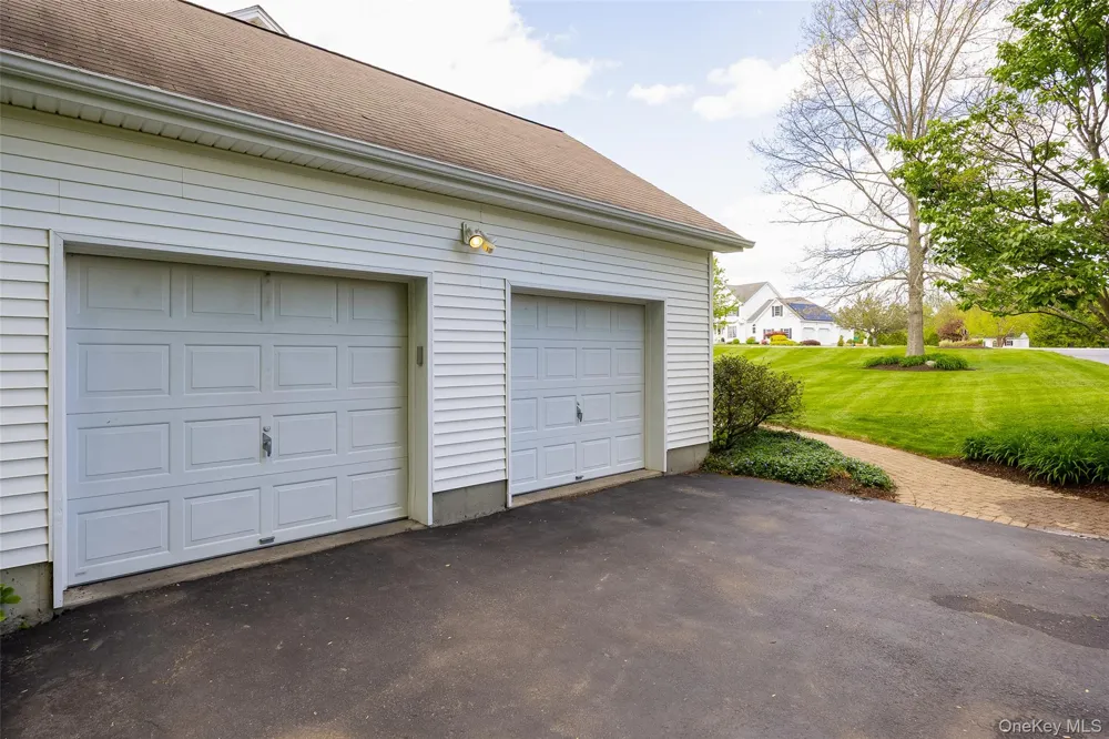 76 Rockledge Drive Pleasant Valley, NY 12569
