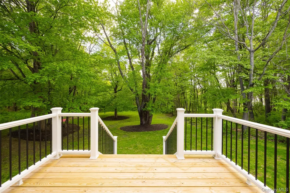 76 Rockledge Drive Pleasant Valley, NY 12569