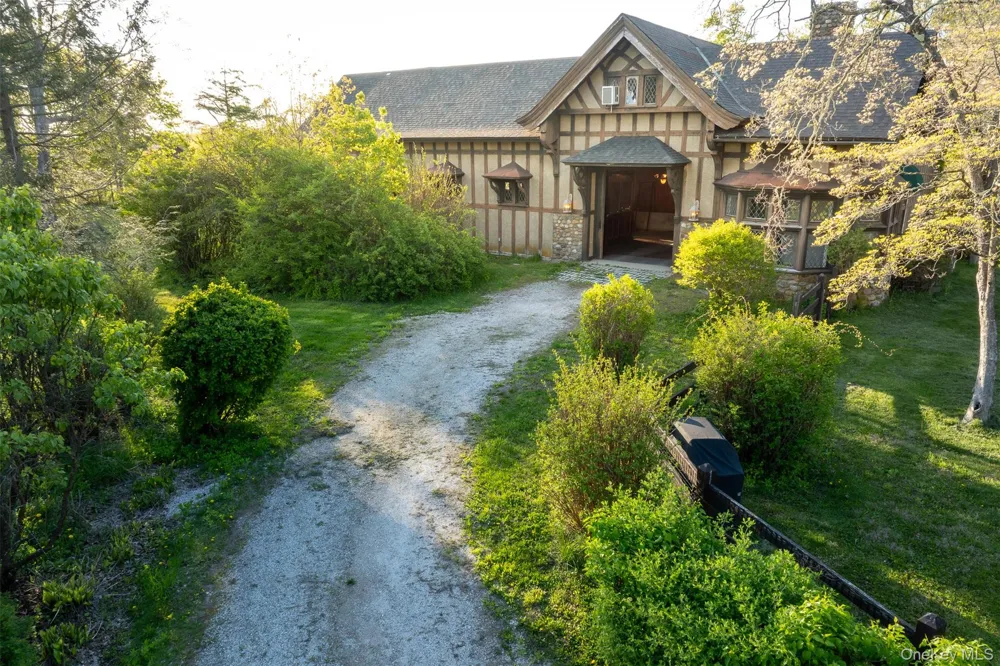 618 Quaker Hill Road Pawling, NY 12564
