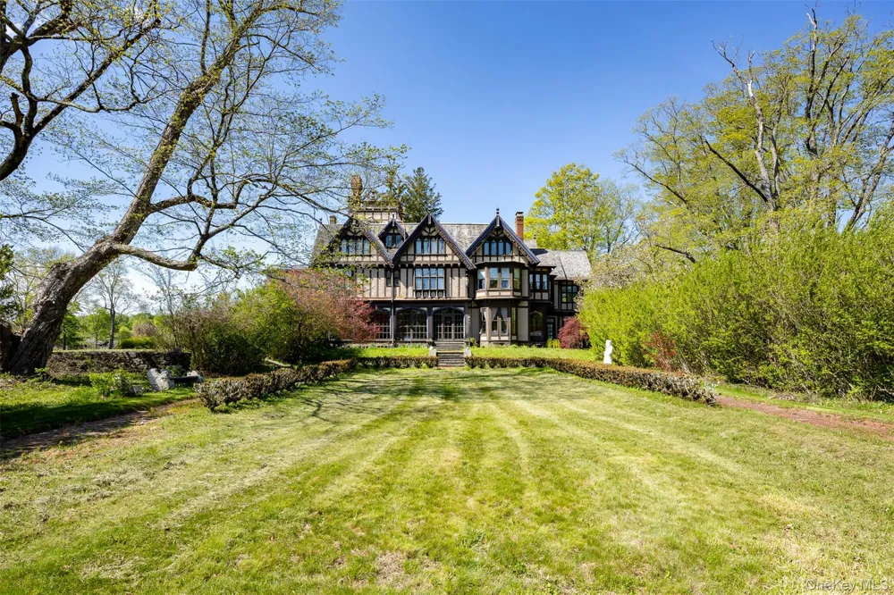 618 Quaker Hill Road Pawling, NY 12564
