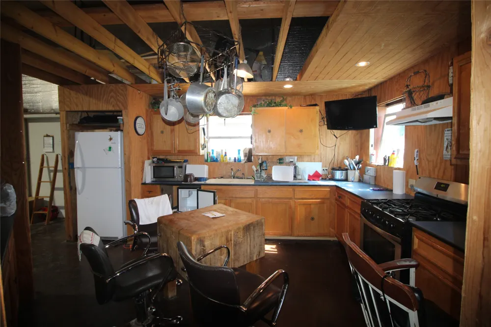 401 CR 498 Goldsboro, TX 79519