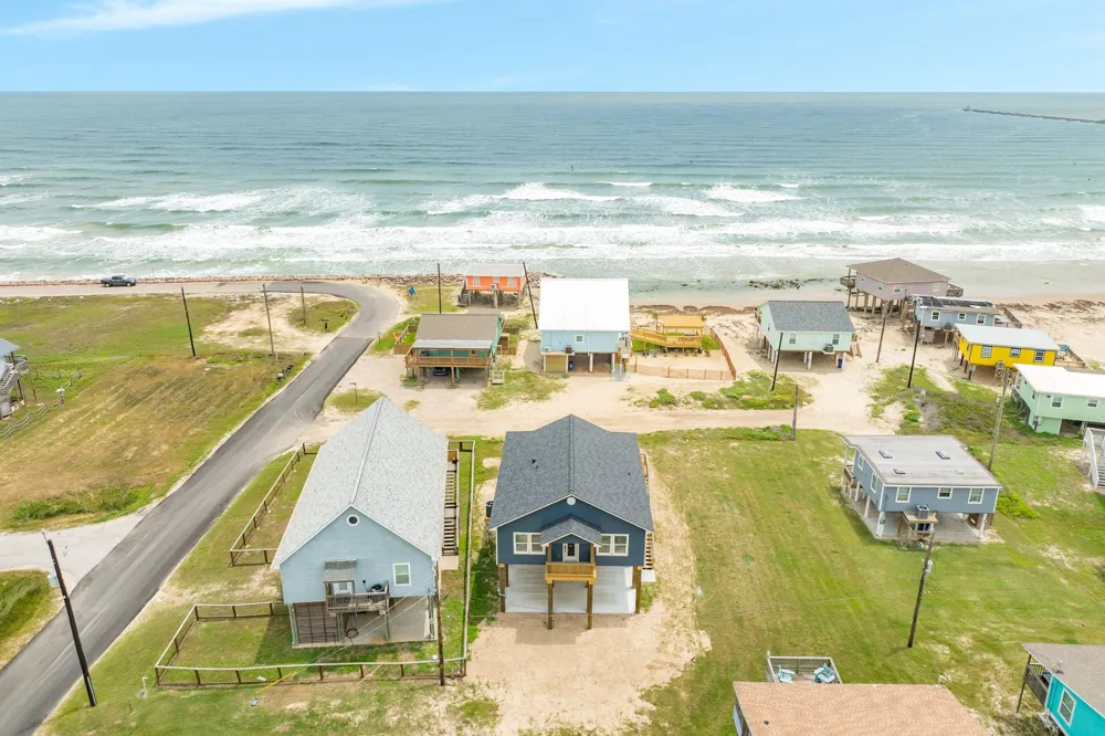 1106 White Cap Drive Surfside Beach, TX 77541