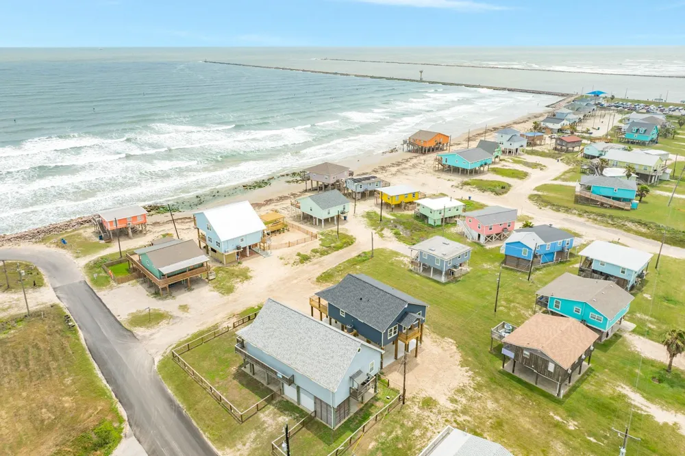 1106 White Cap Drive Surfside Beach, TX 77541